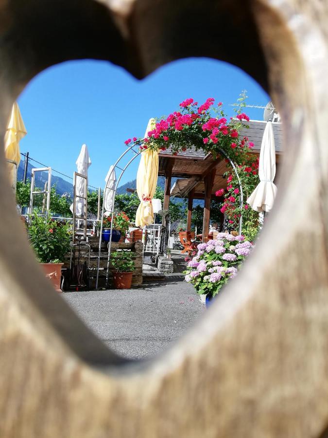 Gasthof Zur Schmiede แบร์ก อิม เดราทาล ภายนอก รูปภาพ