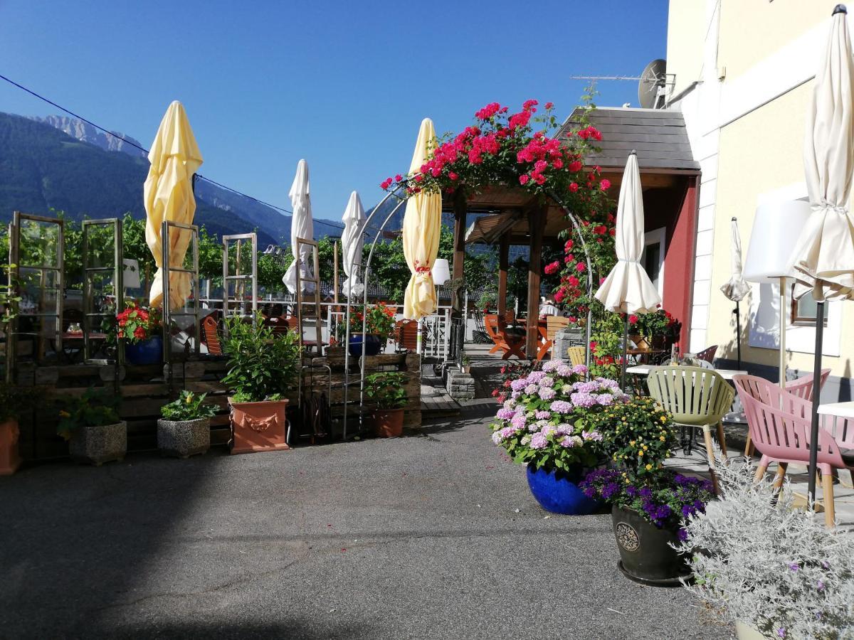 Gasthof Zur Schmiede แบร์ก อิม เดราทาล ภายนอก รูปภาพ