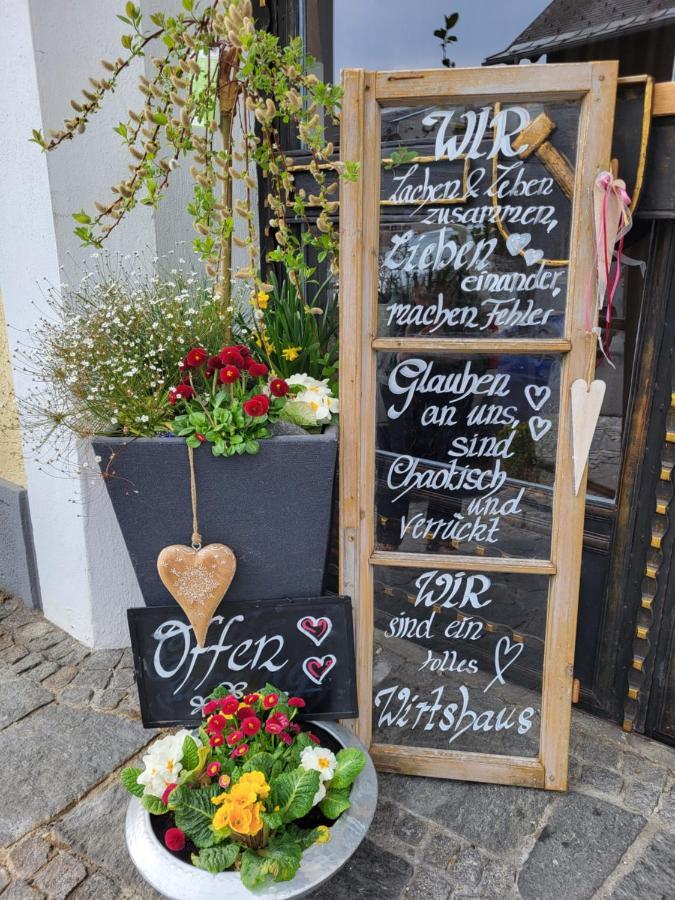 Gasthof Zur Schmiede แบร์ก อิม เดราทาล ภายนอก รูปภาพ