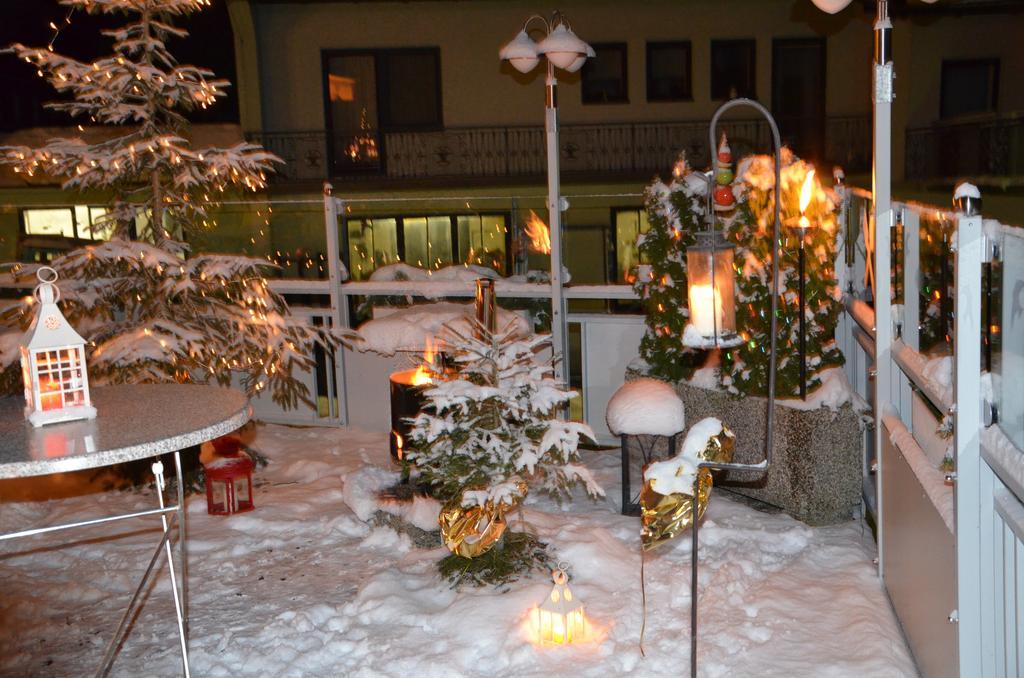 Gasthof Zur Schmiede แบร์ก อิม เดราทาล ภายนอก รูปภาพ