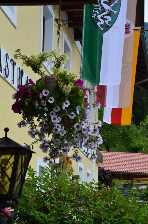 Gasthof Zur Schmiede แบร์ก อิม เดราทาล ภายนอก รูปภาพ
