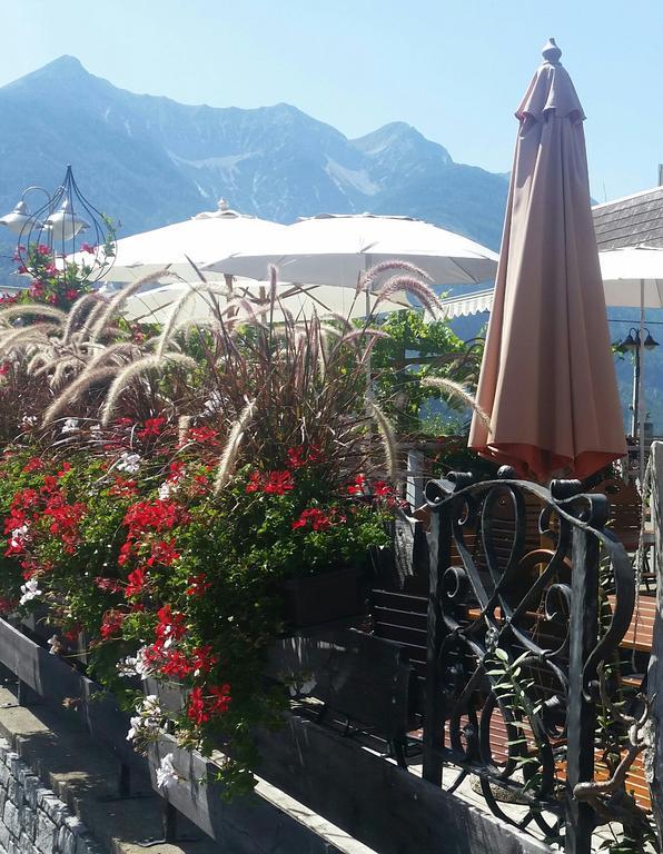 Gasthof Zur Schmiede แบร์ก อิม เดราทาล ภายนอก รูปภาพ